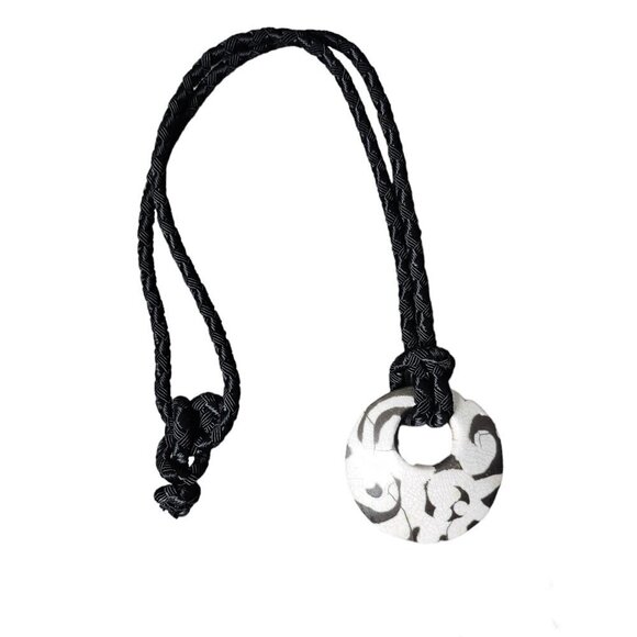 Jewelry - 🏆266 Round Disc Pendant Necklace